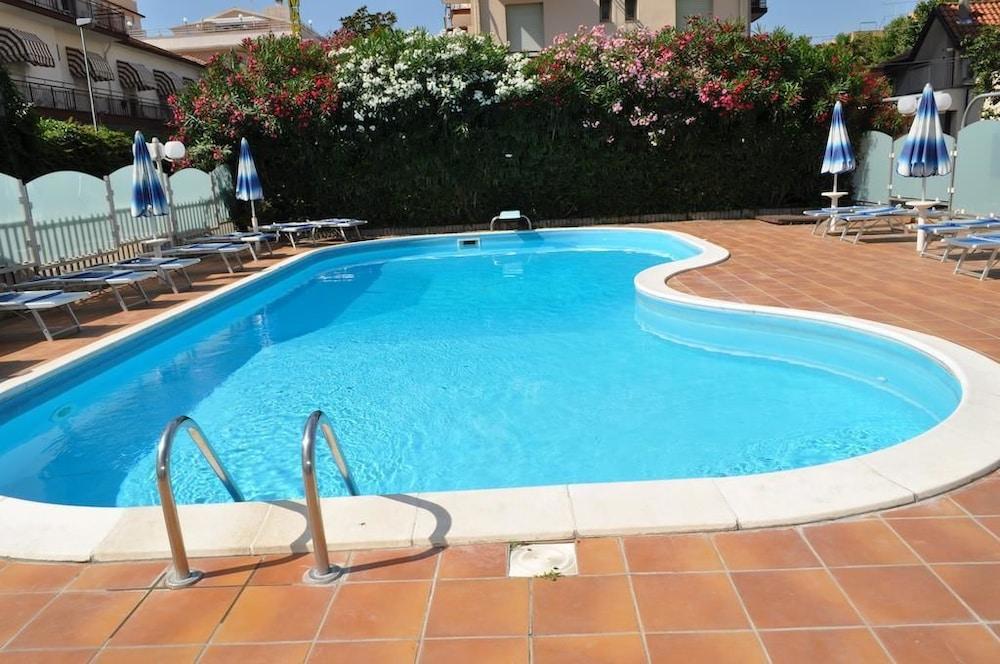 Hotel Gaston Rimini Exterior photo